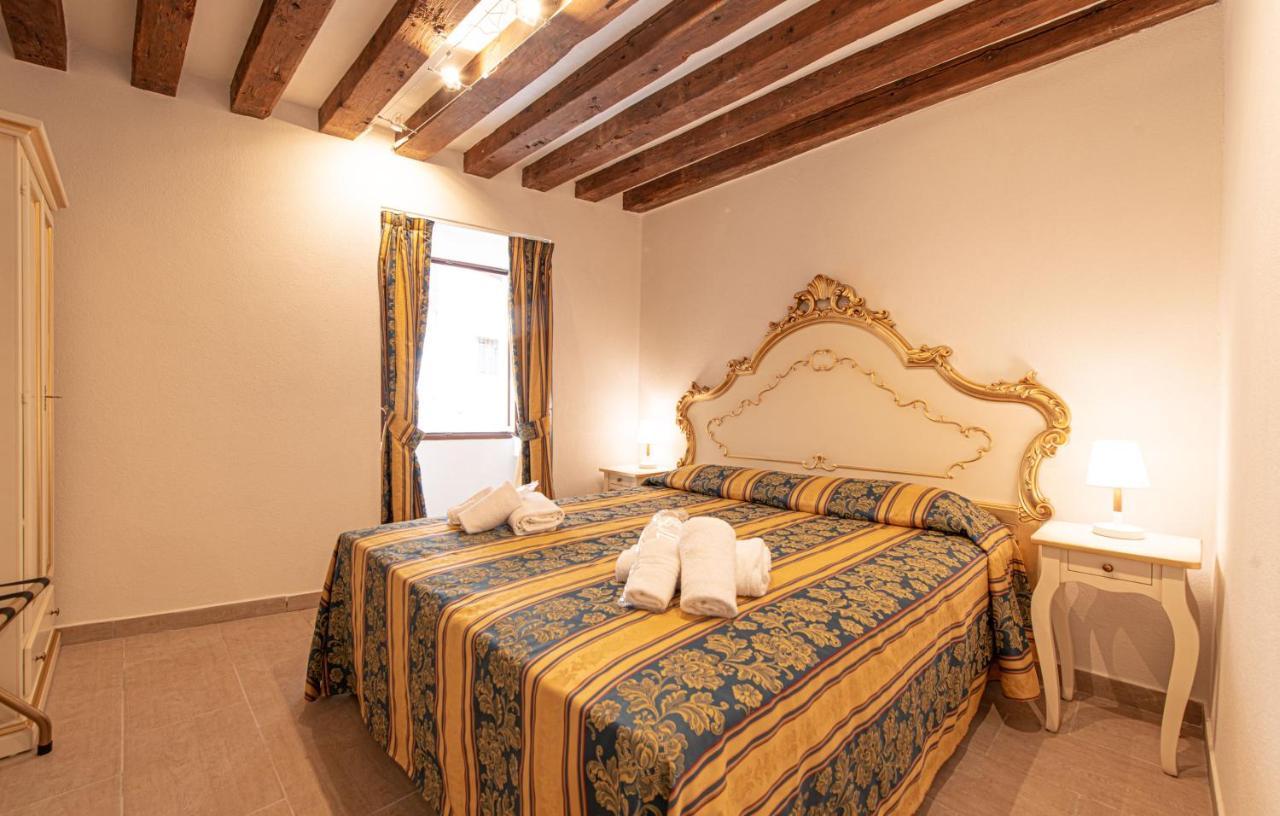 Ca' Leoncino - Venice Canal Front Apartment ภายนอก รูปภาพ